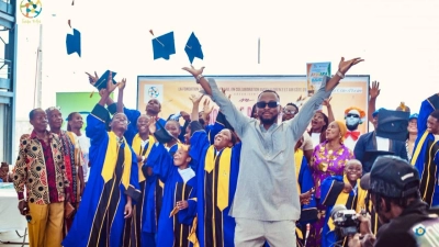 port-bouet-dj-kedjevara-fait-don-de-12-millions-aux-meilleurs-eleves
