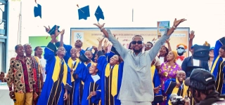 port-bouet-dj-kedjevara-fait-don-de-12-millions-aux-meilleurs-eleves