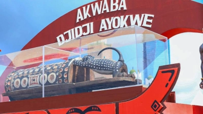 le-tambour-parleur-djidji-ayokwe-retrouve-son-village-dorigine-avant-de-rejoindre-le-musee-des-civilisations