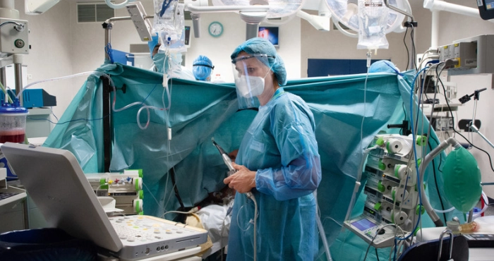 france-des-dizaines-de-medecins-hospitaliers-sommes-de-rembourser-leurs-primes
