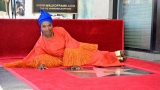 angelique kidjo devient la premiere chanteuse africaine etoilee sur le walk of fame dhollywood