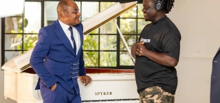 26-ans-apres-gadji-celi-sur-le-point-de-realiser-le-clip-de-son-titre-mythique-amoudjou