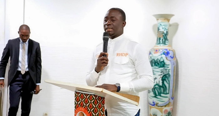les-jeunes-du-rhdp-de-koumassi-se-forment-a-la-discipline-du-parti