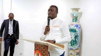 les-jeunes-du-rhdp-de-koumassi-se-forment-a-la-discipline-du-parti