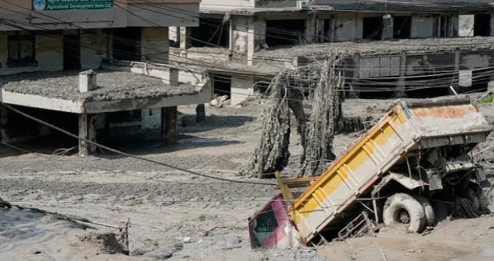 nepal-de-violentes-inondations-font-au-moins-8-morts-et-384-voyageurs-portes-disparus