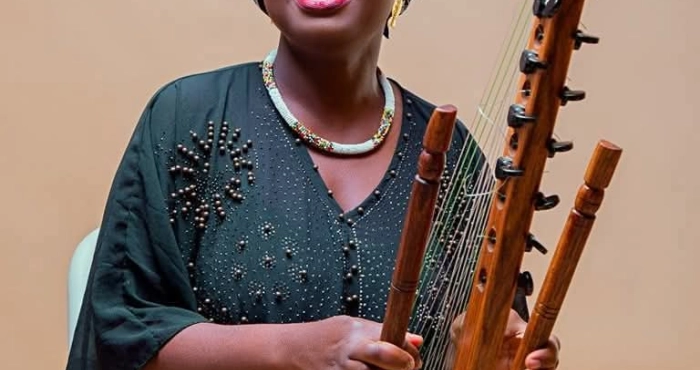 astar-kora-artiste-musicienne-a-coeur-ouvert-quand-je-suis-rentree-a-linsaac-la-kora-ma-parle