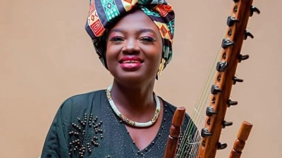 astar-kora-artiste-musicienne-a-coeur-ouvert-quand-je-suis-rentree-a-linsaac-la-kora-ma-parle