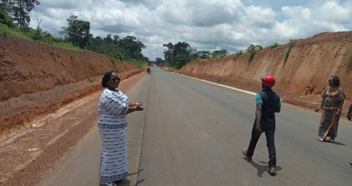 cavally-le-bitume-atteint-la-frontiere-du-liberia