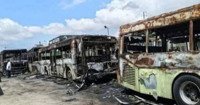 incendie-de-55-bus-de-la-sotra-a-koumassi