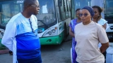 incendie-de-55-bus-de-la-sotra-a-koumassi-le-maire-toussaint-narcisse-balley-se-rend-a-la-gare
