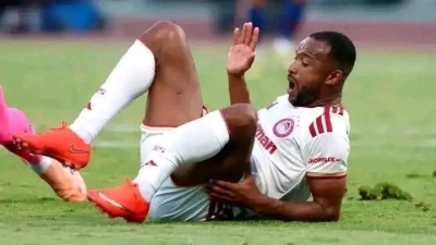 football-le-joueur-marocain-ayoub-el-kaabi-victime-dune-grosse-fracture-du-tibia