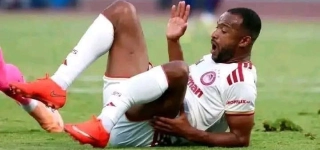 football-le-joueur-marocain-ayoub-el-kaabi-victime-dune-grosse-fracture-du-tibia