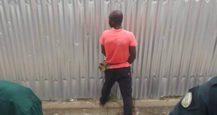 attecoube-un-homme-prend-une-verbalisation-pour-avoir-urine-dans-une-rue