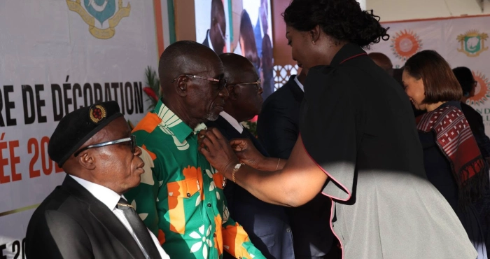 akissi-delta-michel-gohou-michel-bohiri-digbeu-cravate-et-fortune-akakpo-et-une-soixantaine-de-personnalites-decores-par-le-grand-chancelier