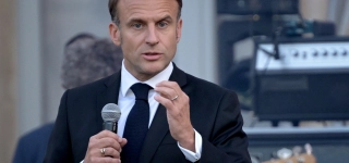 france-emmanuel-macron-laisse-ouverte-la-possibilite-dun-troisieme-mandat