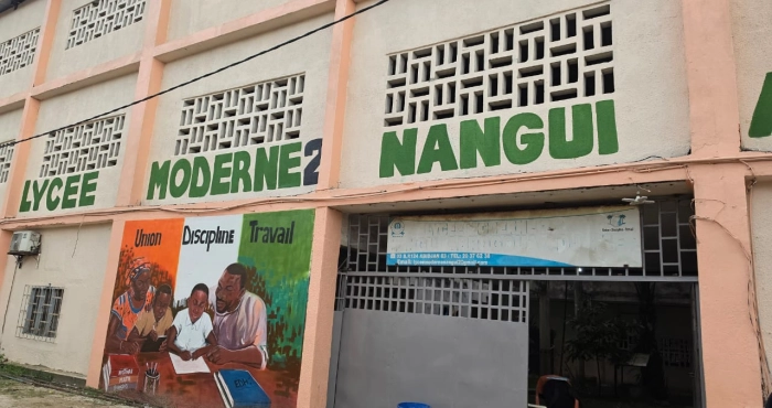 penurie-deau-des-barriques-dans-les-toilettes-le-calvaire-quotidien-du-lycee-moderne-nanguiabrogoua-ii-dadjame