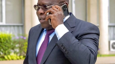 accuse-de-toutes-parts-cisse-bacongo-se-confie-au-temps