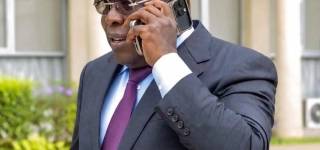 accuse-de-toutes-parts-cisse-bacongo-se-confie-au-temps