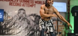 le-danseur-nigerian-benjamin-daniel-gabriel-bat-le-record-du-monde-en-dansant-pendant-plus-de-sept-jours-sans-interruption