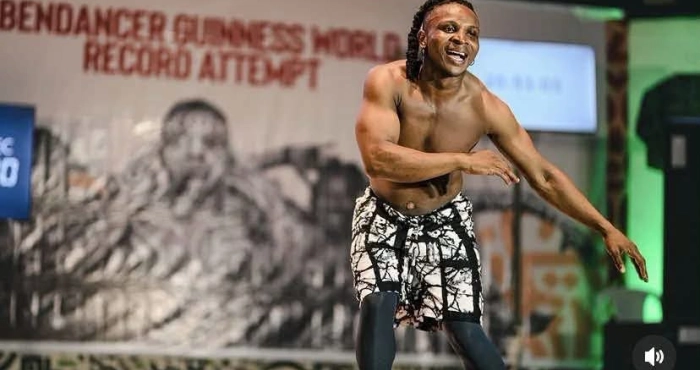 le-danseur-nigerian-benjamin-daniel-gabriel-bat-le-record-du-monde-en-dansant-pendant-plus-de-sept-jours-sans-interruption