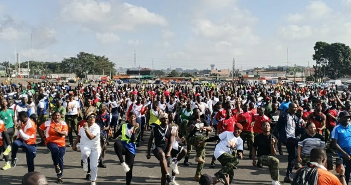 cohesion-nationale-larmee-de-cote-divoire-renforce-ses-liens-avec-les-populations-de-yopougon