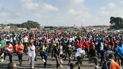 cohesion-nationale-larmee-de-cote-divoire-renforce-ses-liens-avec-les-populations-de-yopougon
