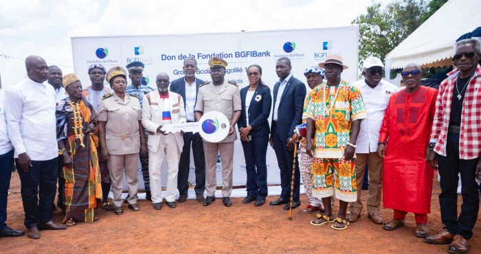 lakota-la-fondation-bgfi-bank-equipe-le-village-de-tagolilie-dun-forage-de-trois-salles-de-classe-et-de-300-tables-bancs