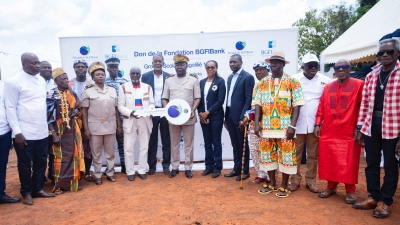 lakota-la-fondation-bgfi-bank-equipe-le-village-de-tagolilie-dun-forage-de-trois-salles-de-classe-et-de-300-tables-bancs