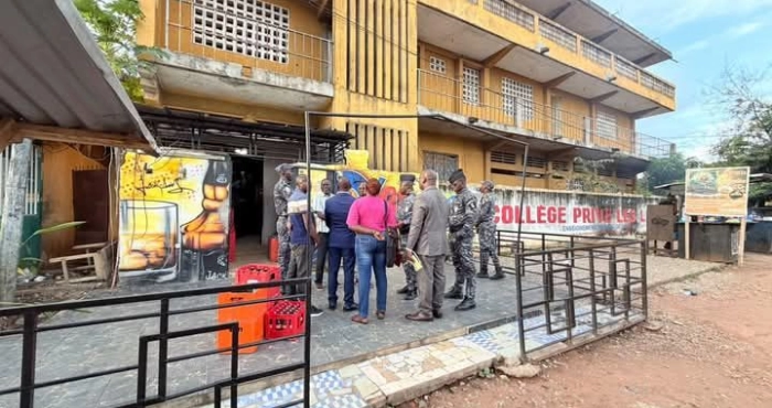 un-bar-decouvert-dans-une-ecole-a-bouake