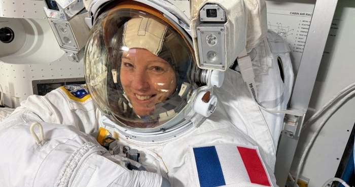 apres-huit-mois-dans-lespace-lastronaute-francaise-sophie-adenot-rejoint-la-terre