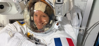 apres-huit-mois-dans-lespace-lastronaute-francaise-sophie-adenot-rejoint-la-terre