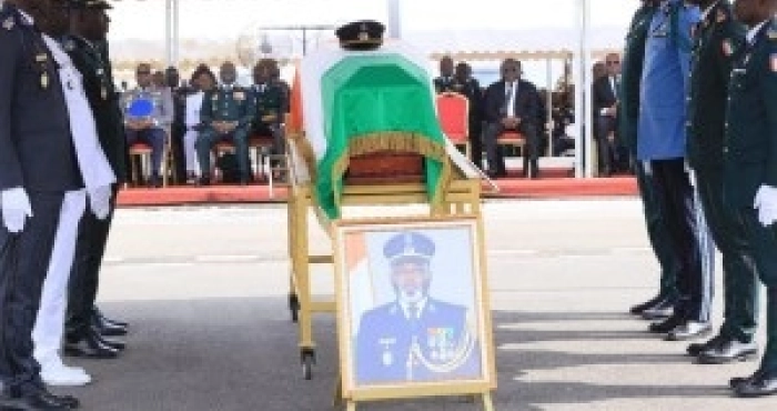 deces-de-fofie-kouakou-larmee-rend-les-honneurs-militaires-au-colonel-major