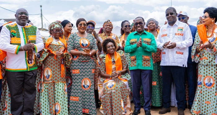 harlette-badou-enseigne-trois-valeurs-aux-femmes-de-tiapoum-aboisso-grand-bassam-et-dadiake