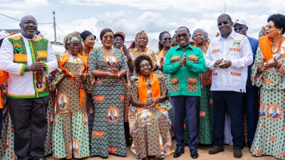 harlette-badou-enseigne-trois-valeurs-aux-femmes-de-tiapoum-aboisso-grand-bassam-et-dadiake