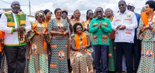 harlette-badou-enseigne-trois-valeurs-aux-femmes-de-tiapoum-aboisso-grand-bassam-et-dadiake