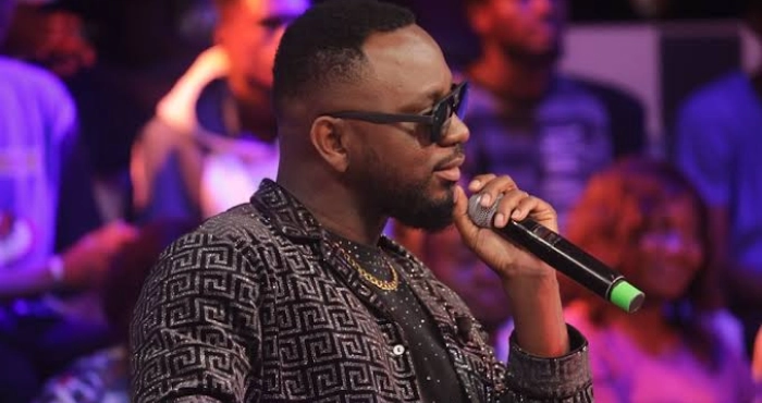 accuse-de-blanchiment-dargent-dj-kedjevara-fait-des-revelations-et-annonce-une-plainte