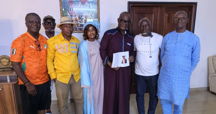 gagnoa-le-journaliste-ecrivain-morrys-ouayou-rend-un-vibrant-hommage-a-ambroise-kessie-adibo