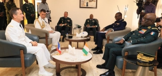 cooperation-militaire-le-general-lassina-doumbia-sest-entretenu-avec-le-chef-detat-major-des-armees-francaises-a-abidjan