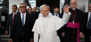 le-pape-leon-xiv-a-regagne-le-vatican-apres-cinq-jours-dhospitalisation-au-gemelli