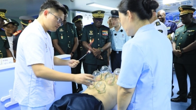 le-navire-hopital-chinois-environ-2-000-consultations-realisees-en-trois-jours-a-abidjan