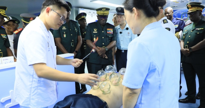 le-navire-hopital-chinois-environ-2-000-consultations-realisees-en-trois-jours-a-abidjan
