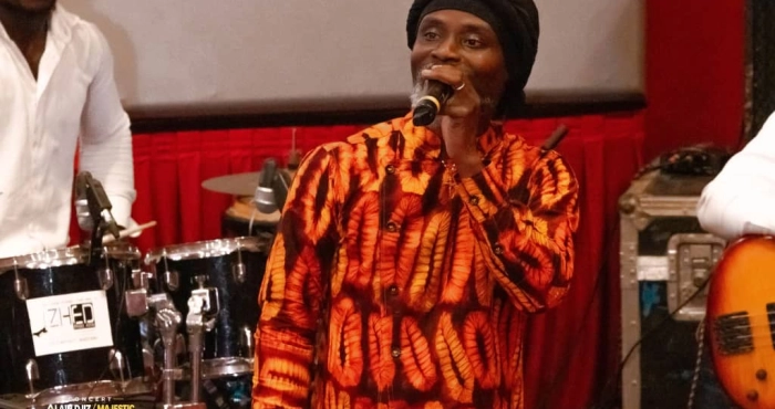 concert-alain-djiz-le-tche-celebre-enflamme-le-cosmos-de-yopougon-et-confirme-son-talent-l