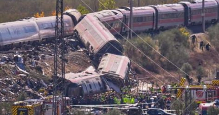 espagne-au-moins-64-morts-dans-une-collision-entre-deux-trains