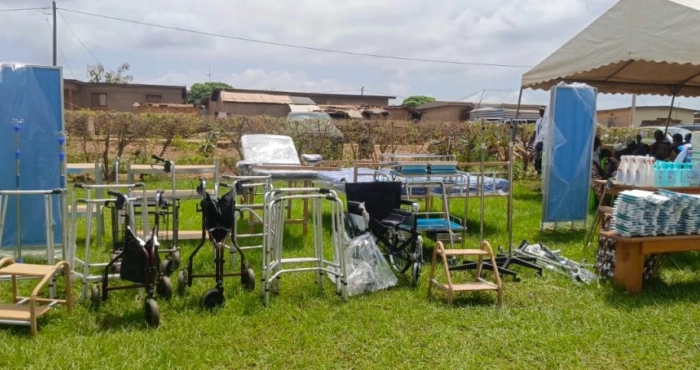 pakouabo-du-materiel-et-des-soins-gratuits-pour-les-habitants