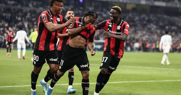 ligue-1-francaise-elye-wahi-claque-un-triple-et-donne-de-lair-a-nice