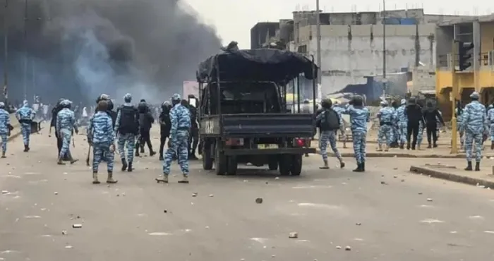 abobo-violents-affrontements-entre-les-forces-de-lordre-et-les-ferrailleurs