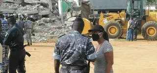 effondrement-dimmeuble-a-cocody---yasmina-ouegnin-sur-le-lieu-du-drame