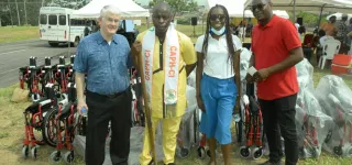 mobilite-des-personnes-handicapees-le-rotact-club-nebraska-offre-120-fauteuils-roulants-a-la-caphci