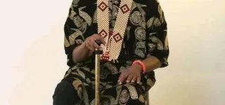 lartiste-ivoirien-non-voyant-max-melo-donne-de-la-voix-aux-cotes-de-long-give-smiles-pour-soutenir-les-enfants-vulnerables