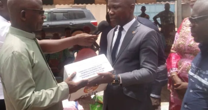 le-conseil-regional-fait-des-dons-de-vivres-et-de-non-vivres-a-communaute-chretienne-catholique-de-sikensi